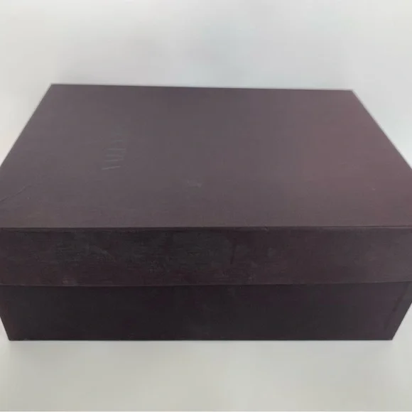 Unisex mid sneaker in emerald/black. Brand Valentino. Size 40 fits an 8.5. - Picture 7 of 7